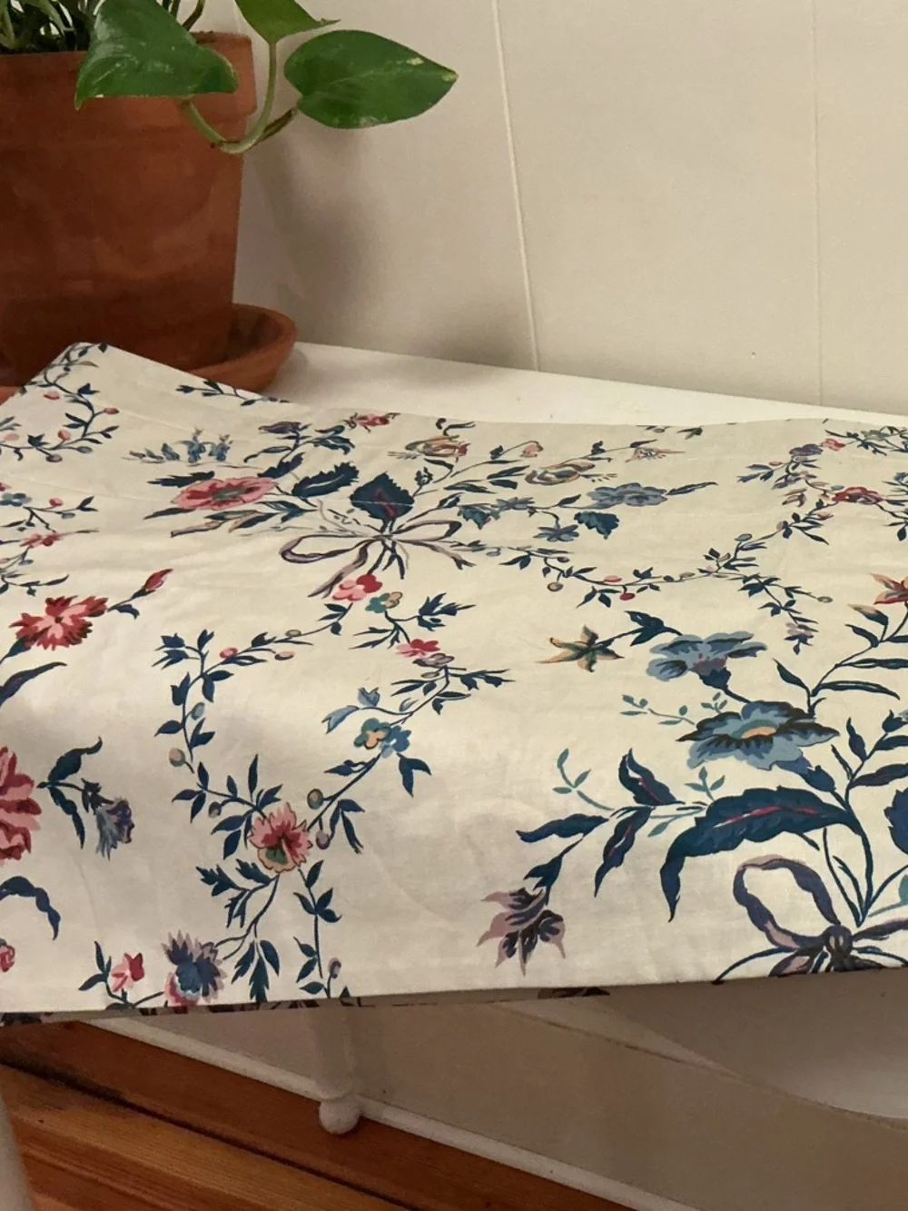 NWOT Waverly Nantucket Stroll Wisteria Floral Valance